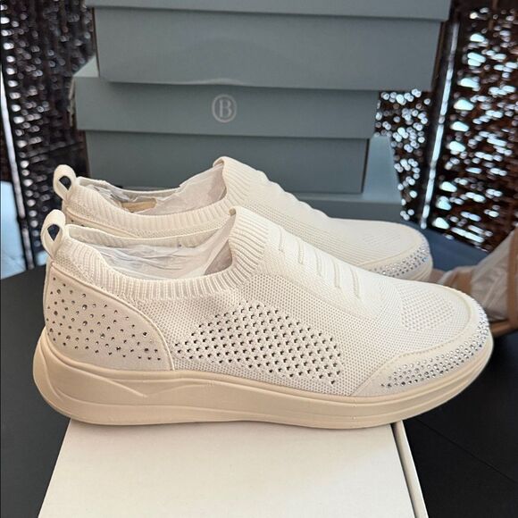 Bzees Timeless Bright Sneaker (WIDE) - Picture 5 of 7